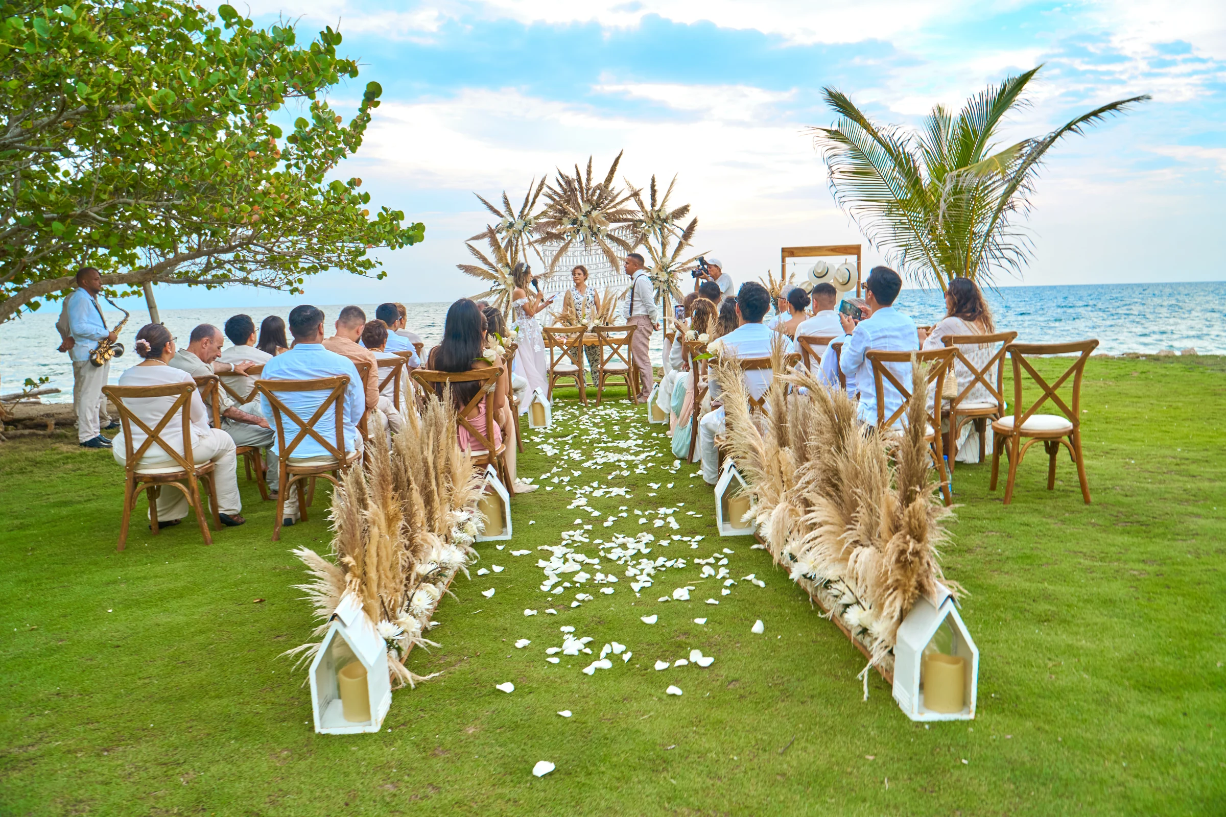Ceremonia real frente al mar en el Hotel Isla Múcura