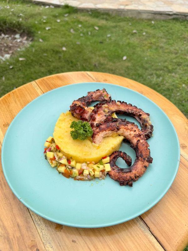 Pulpo a la parrilla con piña en el Restaurante Las Palmas